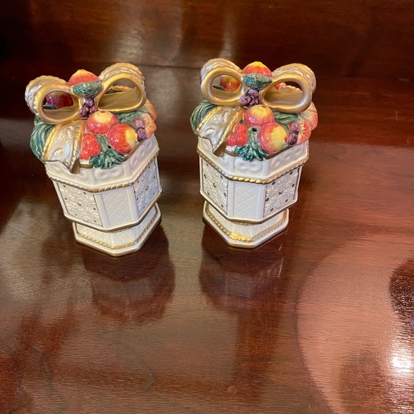 Fitz & Floyd Salt & Pepper Shaker Set - Picture 3 of 4